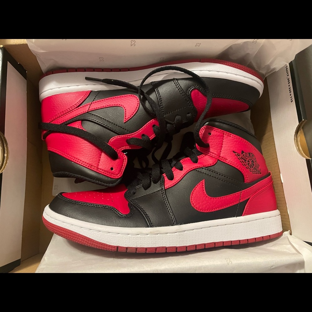 Air Jordan 1 mid banned